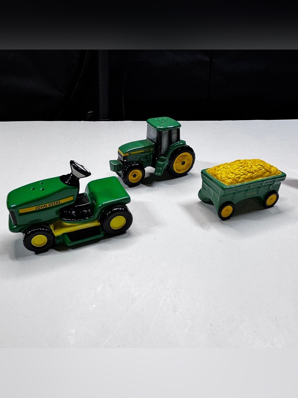 John Deere Tractor Salt and Pepper Shakers country tin tray country farm - Picture 6 of 13